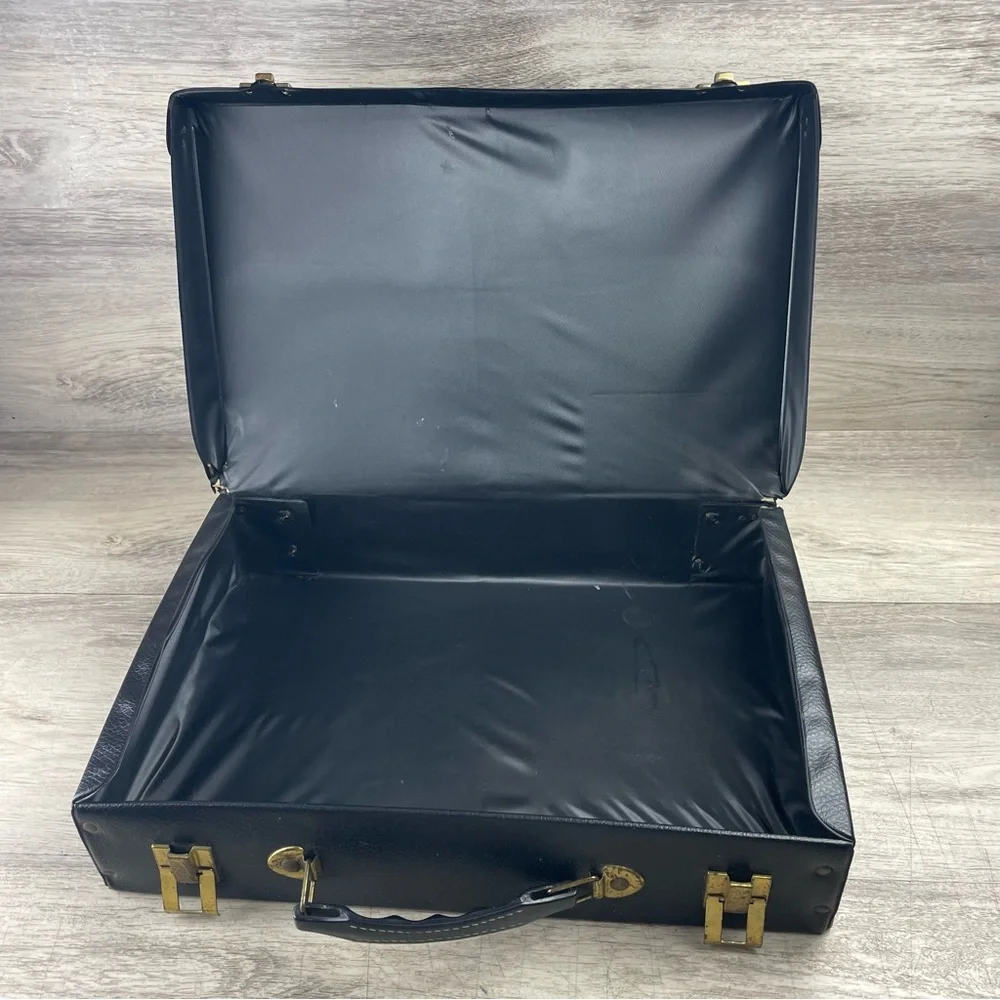 Vintage Worcester T&S Rochdale Mass Briefcase